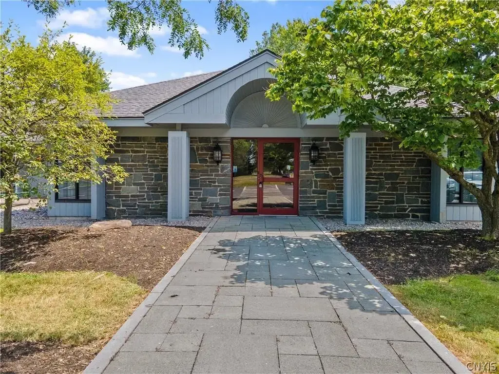 5710 Commons Park, DeWitt