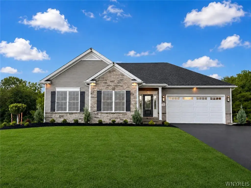 7290 Woodhaven Drive, Lockport Town