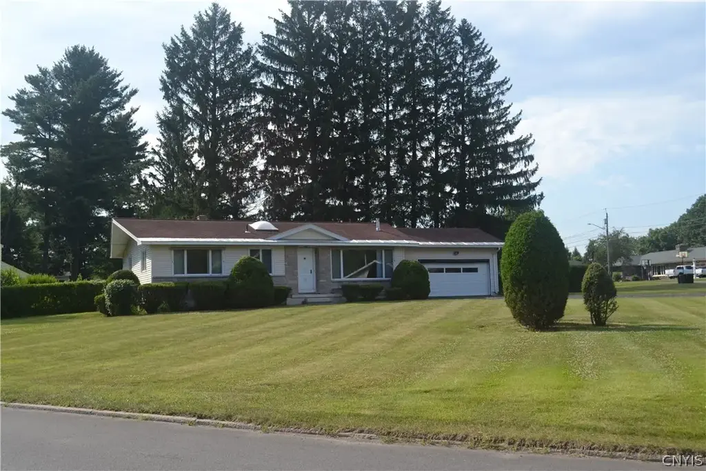 57 Pond Lane, Utica