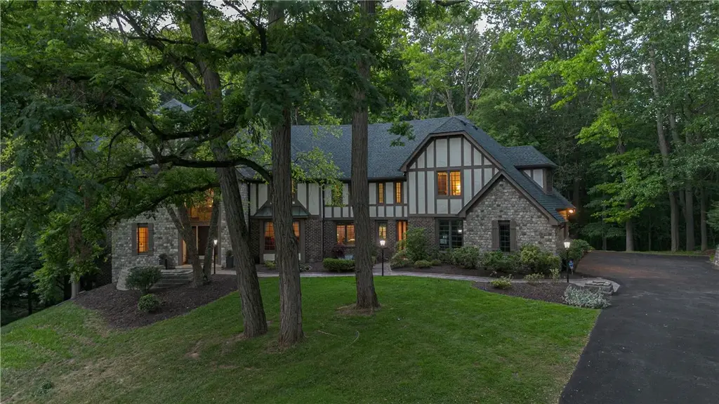 7876 Hidden Oak, Victor