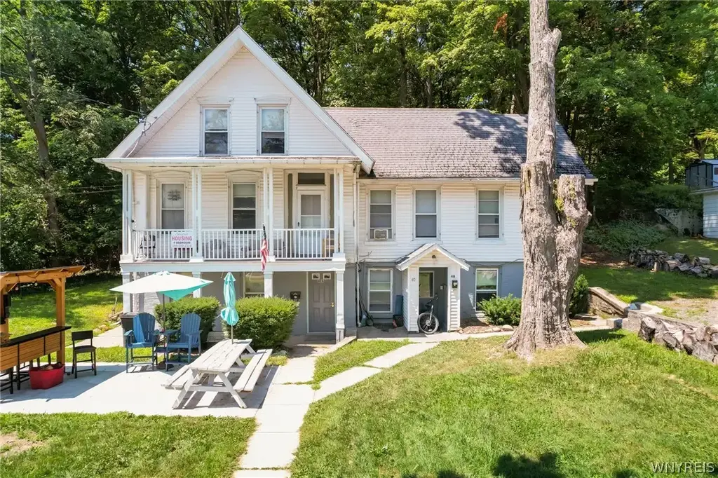 38-40 Lambert Avenue, Pomfret