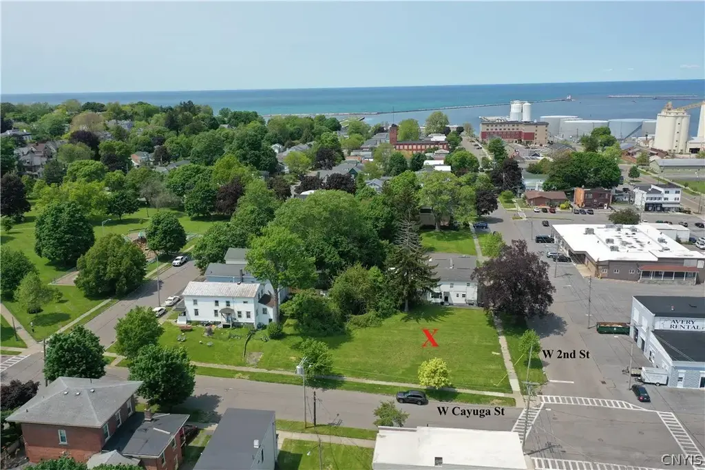 33,37 W Cayuga Street, Oswego