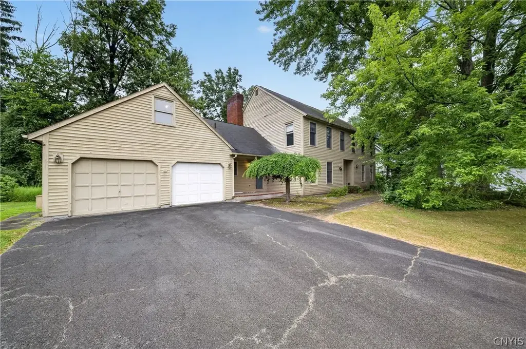 112 Greeley Circle, Salina