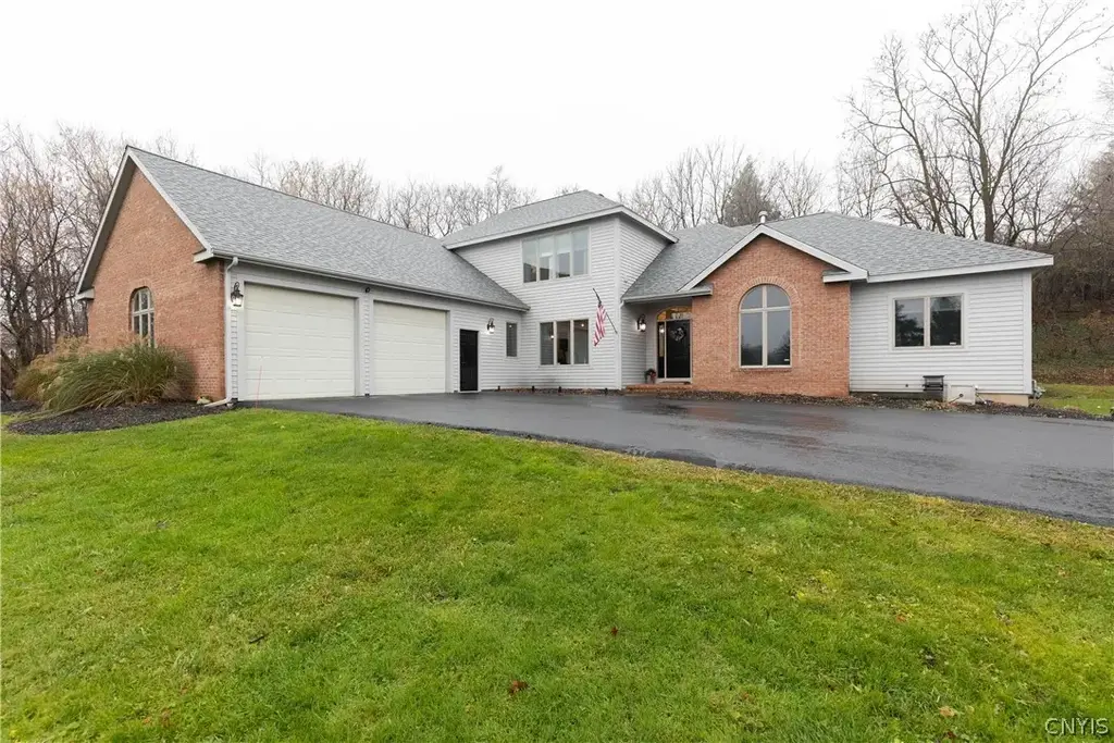 4892 Macgregor Lane, Onondaga
