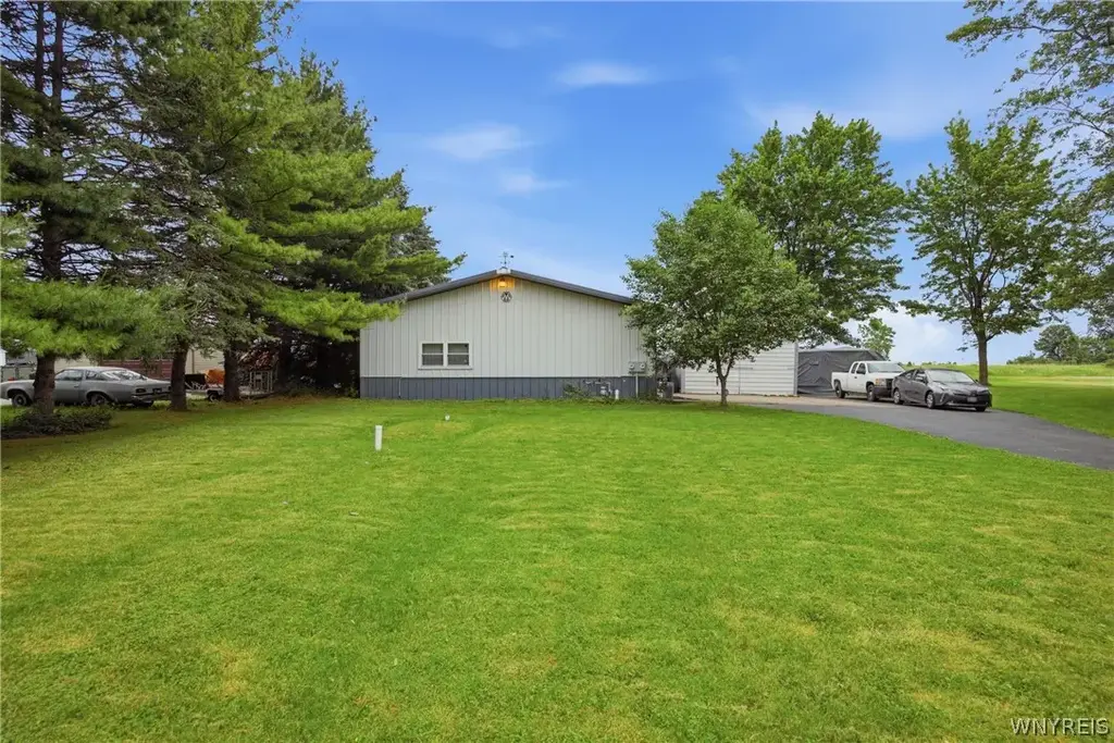 5596 Genesee Street, Lancaster