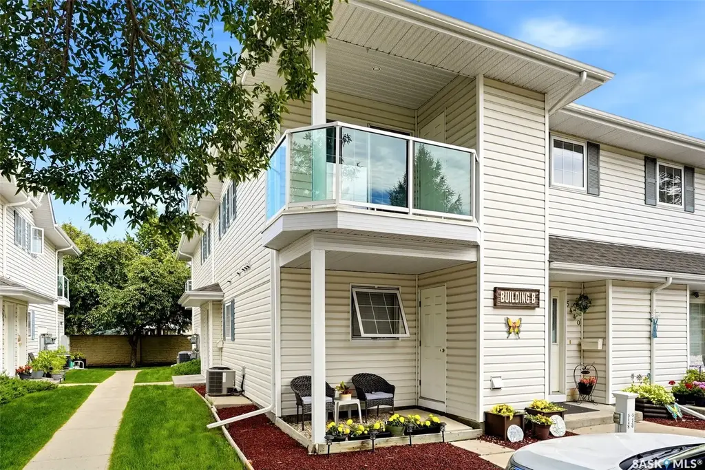 5442 Rochdale Boulevard, Regina