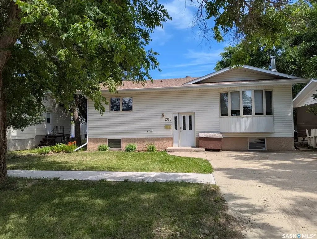 208 Herbert Street, Maple Creek