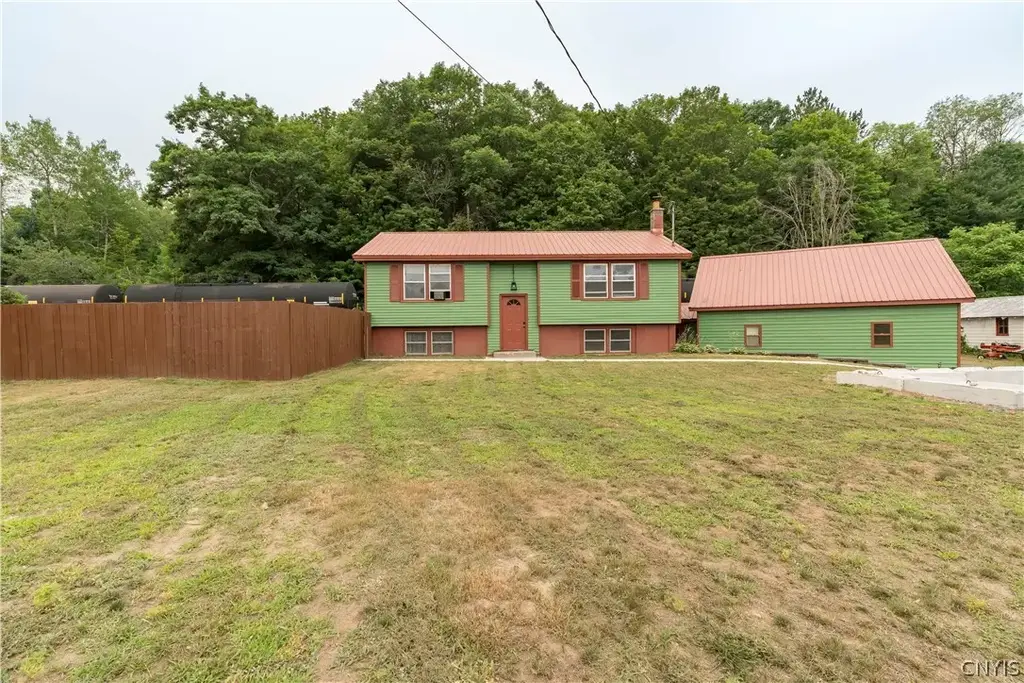 3125 Canal Street, Leyden
