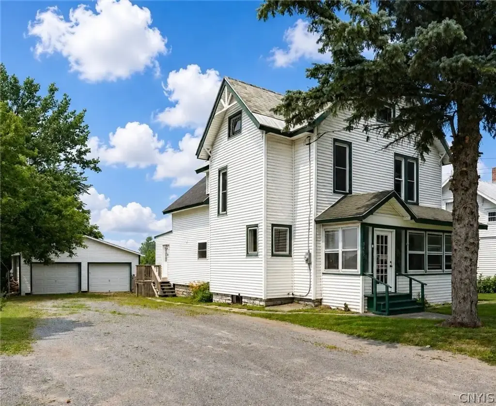 8465 S Main Street, Le Ray