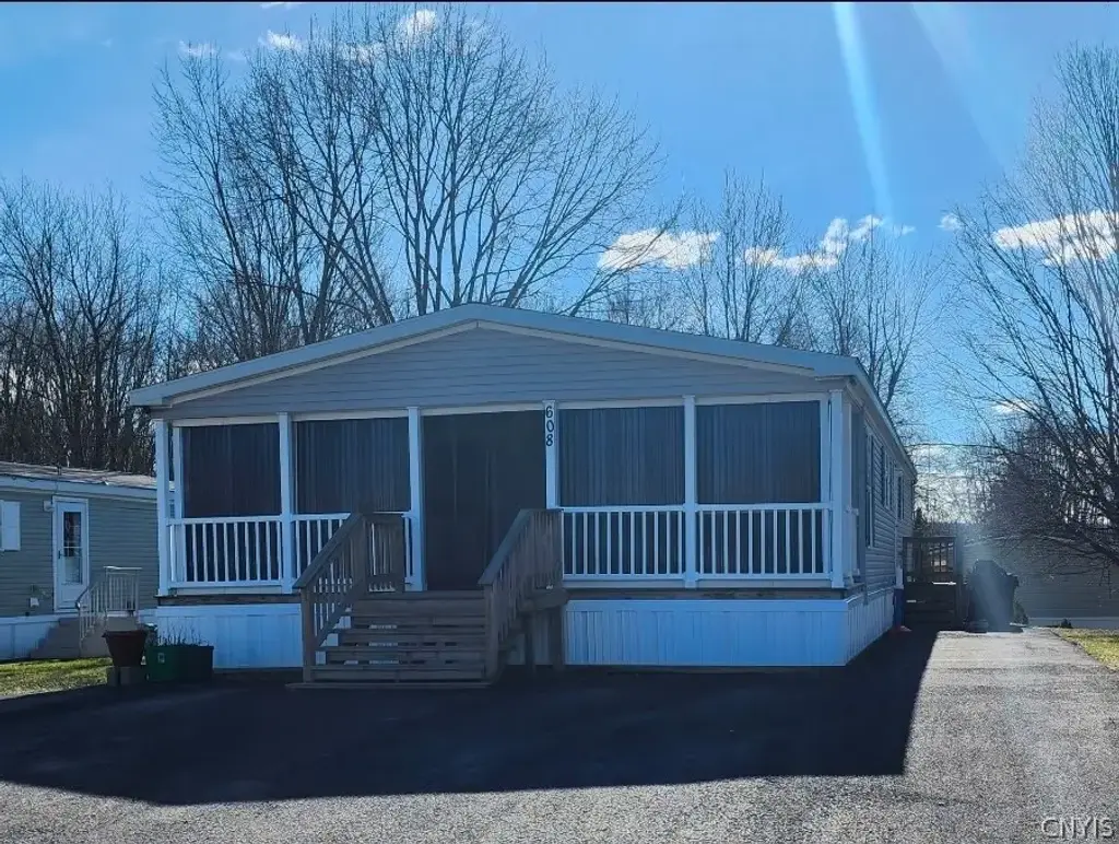 608 Sycamore Lane, Utica