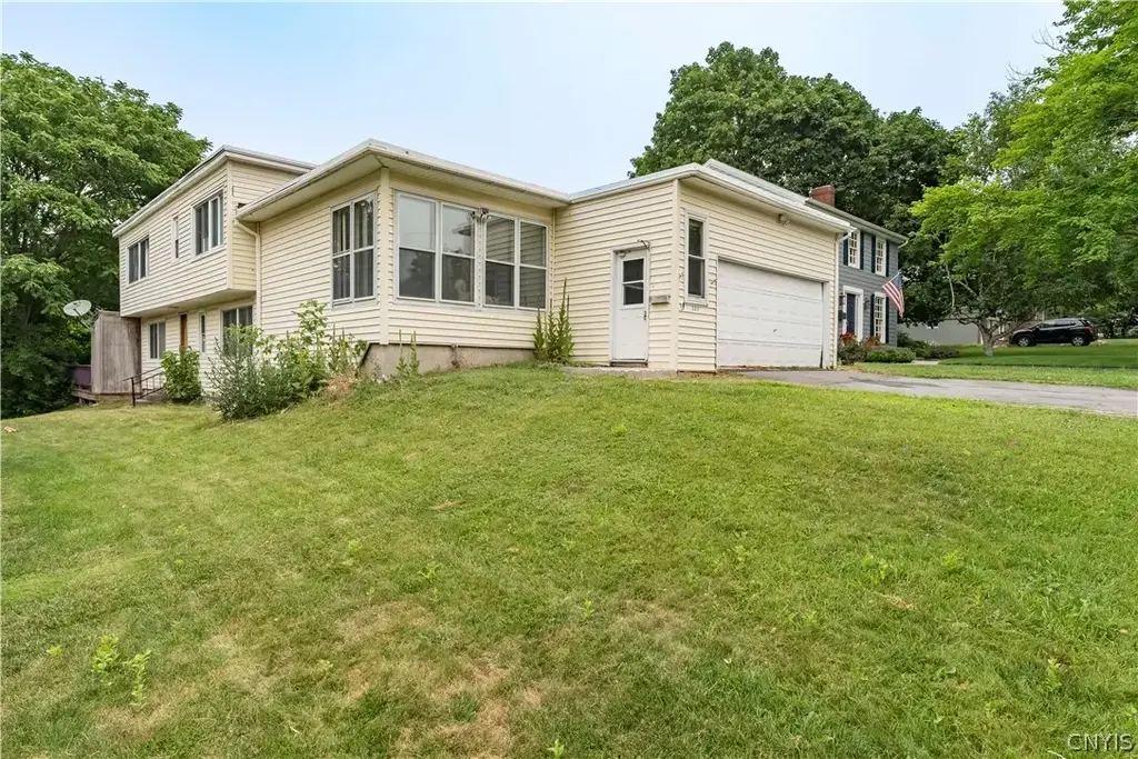 287 Thompson Boulevard, Watertown City