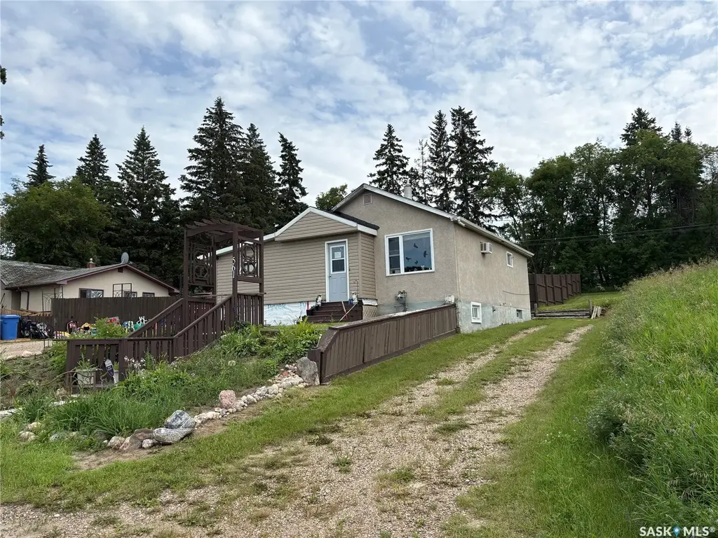 561 18th Street E, Prince Albert