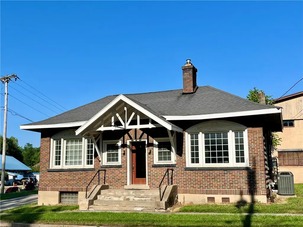 6936 Main Street, Wolcott