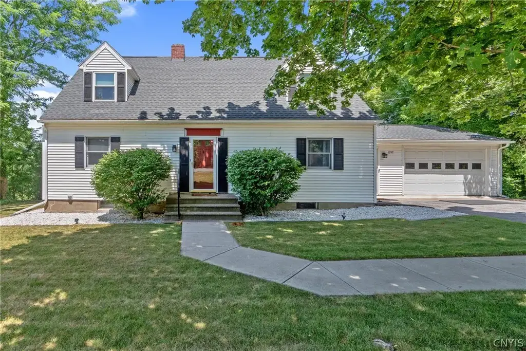 1292 Genesee Street, Oneida