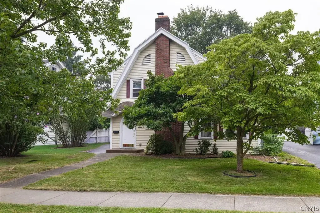 607 Laurelton Road, Irondequoit