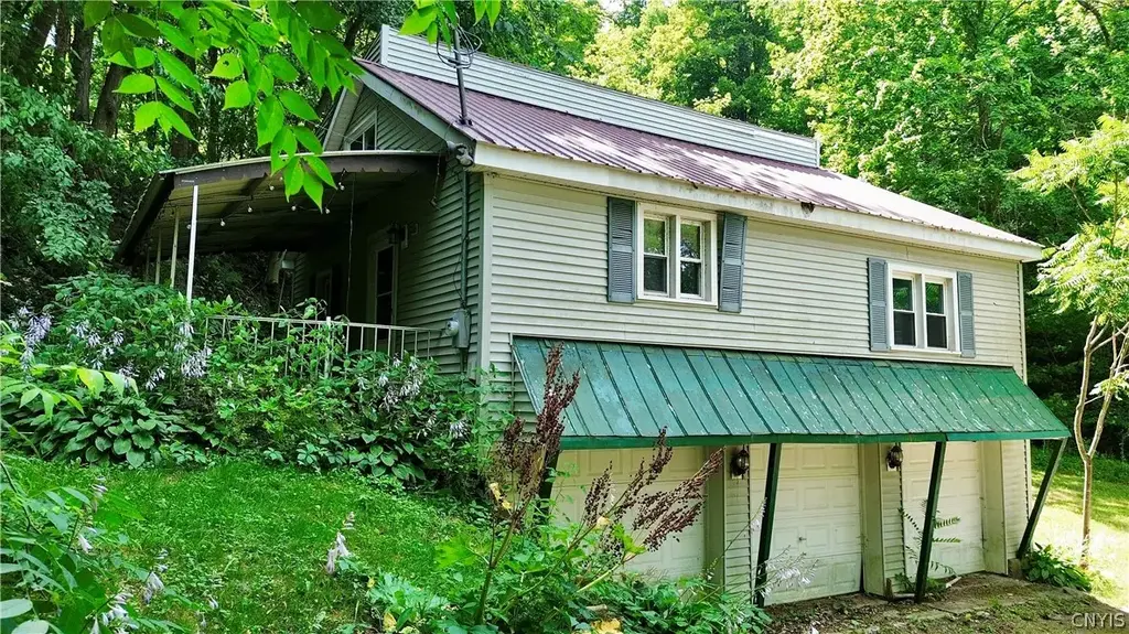 225 Lovers Leap Road, Danube