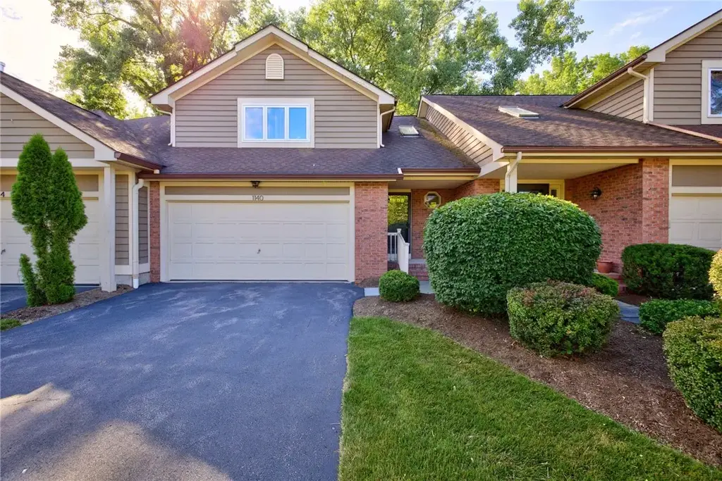 1140 Hillsboro Cove Circle, Webster