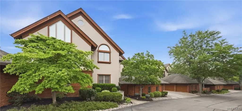 182 Castlebrooke Lane, Amherst