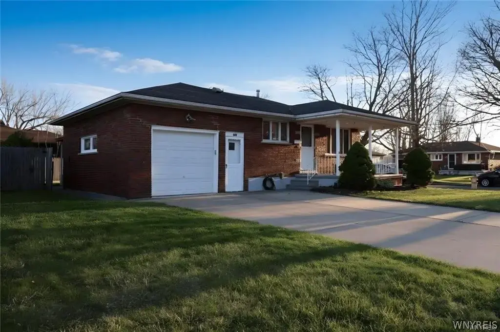 9605 Greenwald Avenue, Niagara Falls