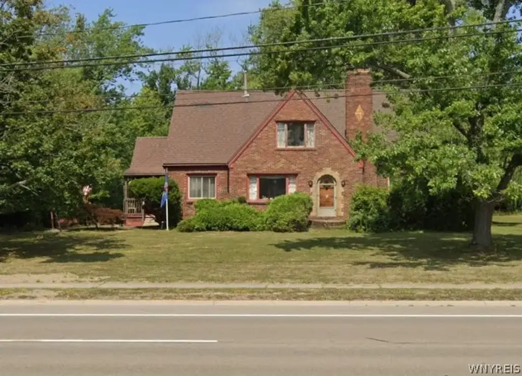 4862 Southwestern Boulevard, Hamburg