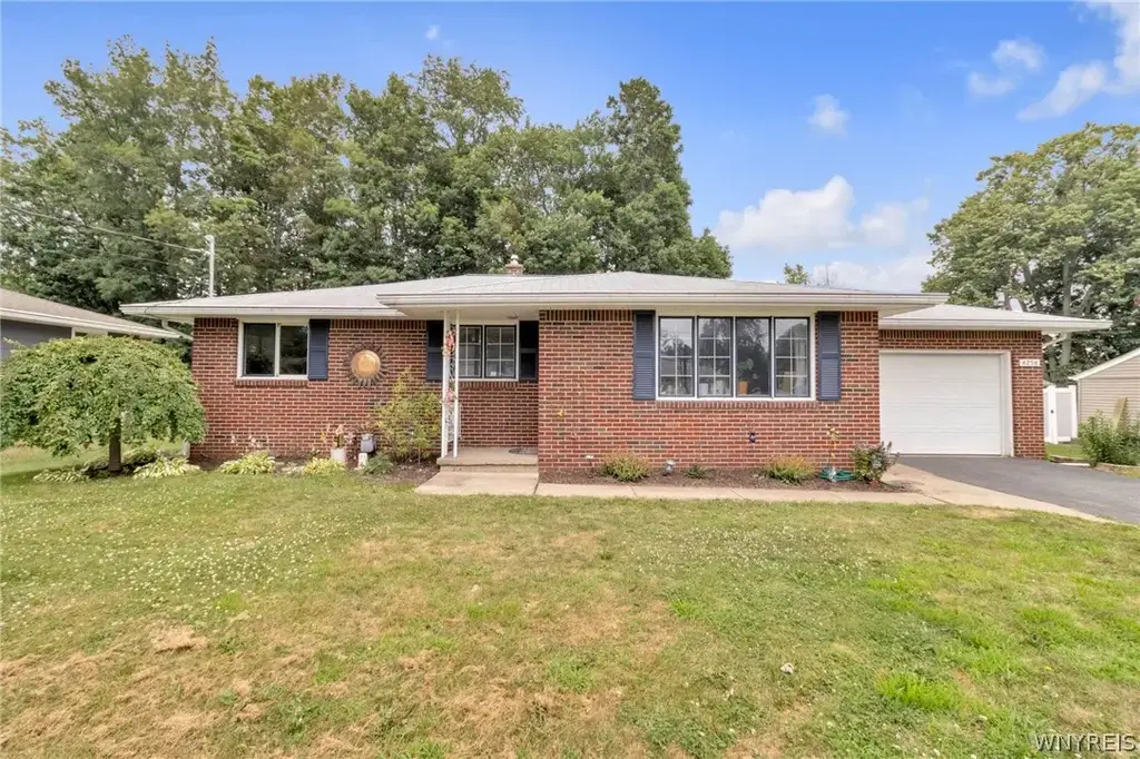 4294 Beetow Drive, Hamburg