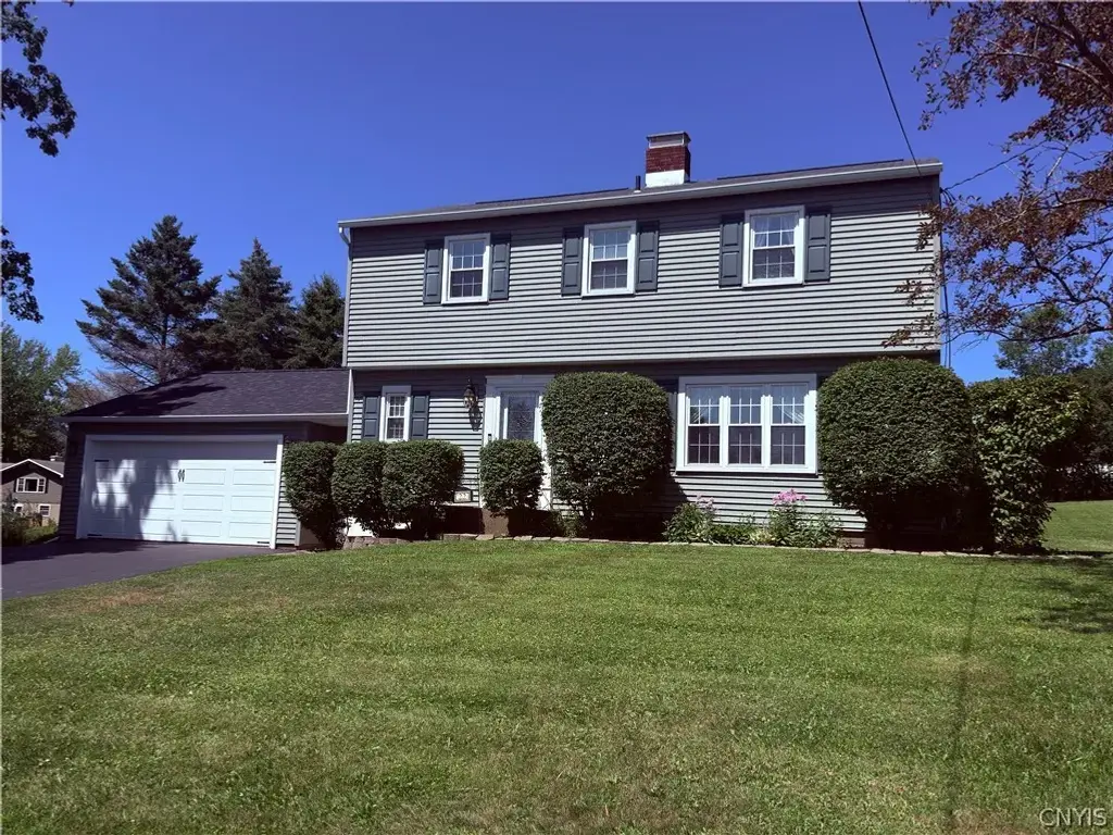 22 Mccracken Drive, Oswego