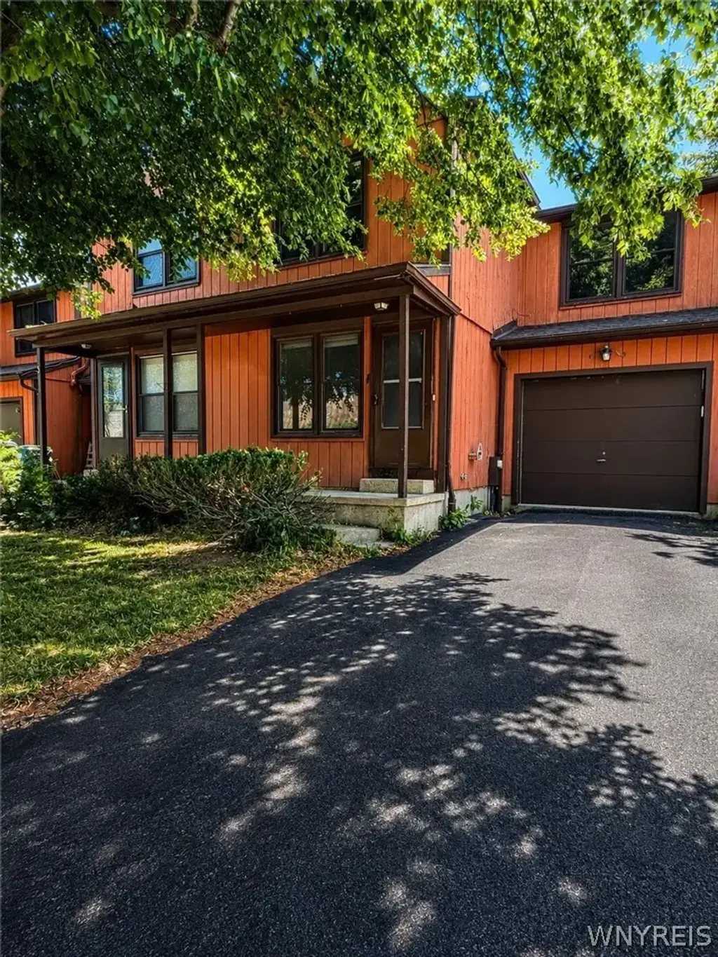 1 Robin Road, Amherst
