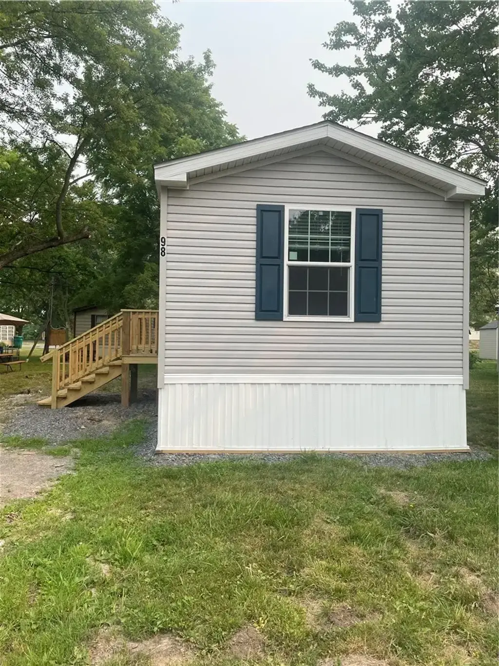 98 Northrup Lane, Farmington