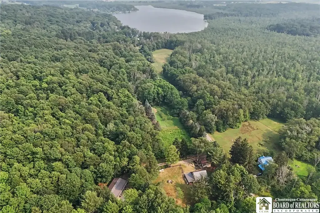 8202 Bear Lake Road, Pomfret