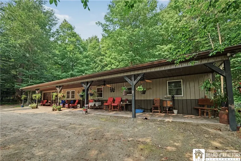 8202 Bear Lake Road, Pomfret