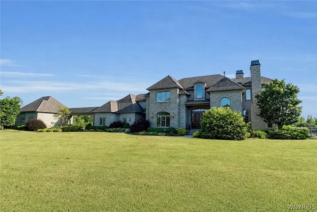 7260 Country View Lane, Clarence