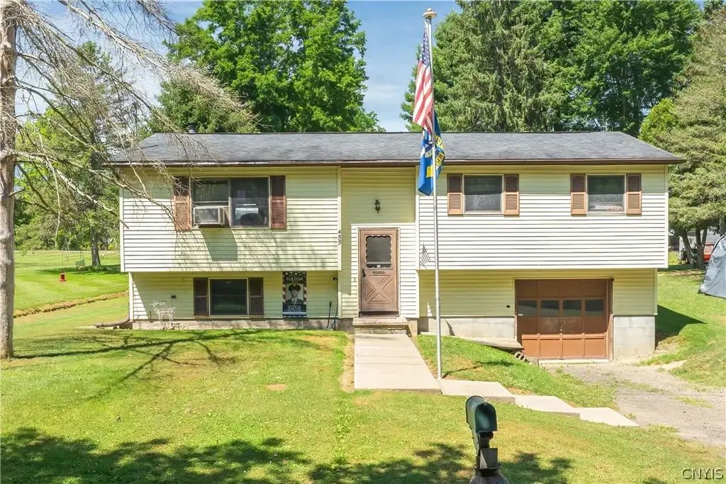 455 White Avenue, Fulton