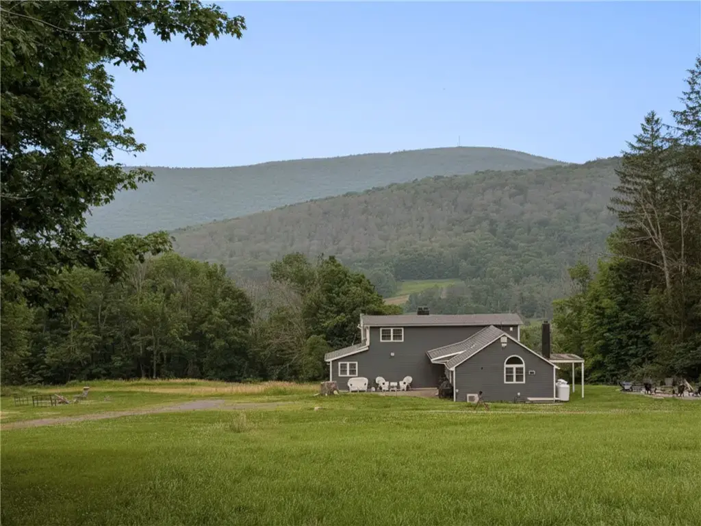 1794 Winter Hollow Road, Middletown
