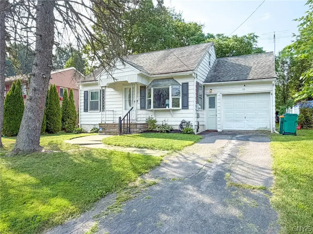 125 Merritt Place, New Hartford