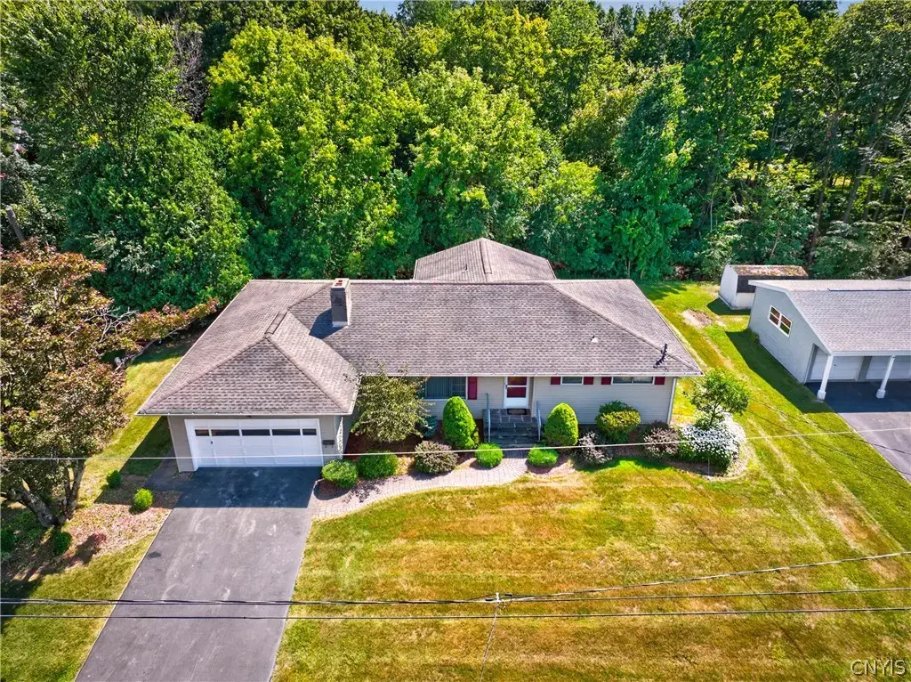 5 Robin Road, New Hartford