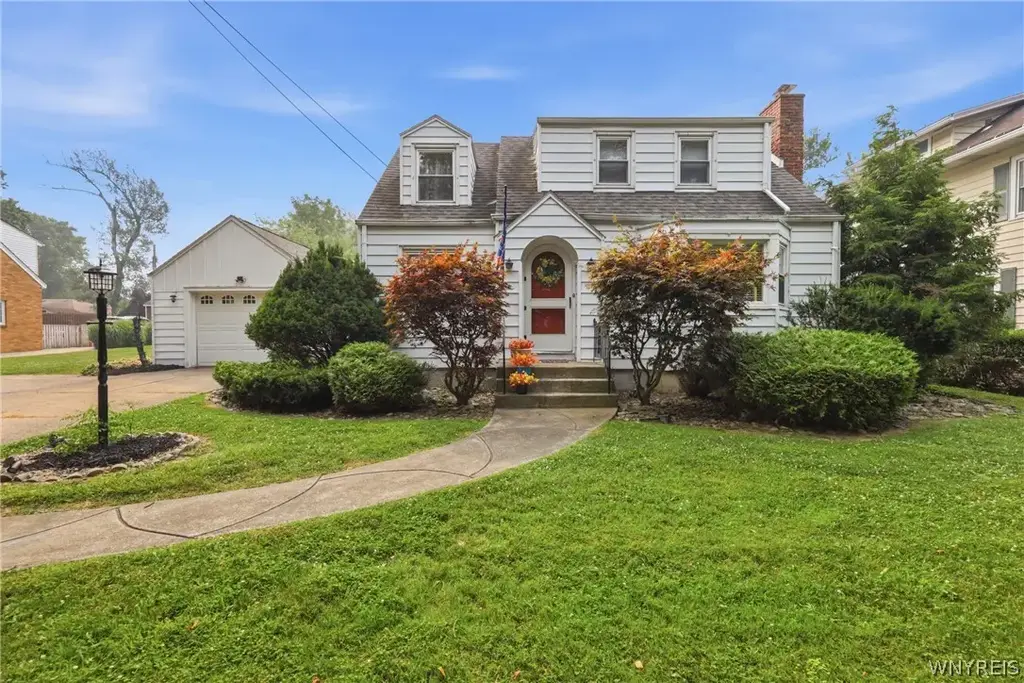 4789 Clifton Parkway, Hamburg