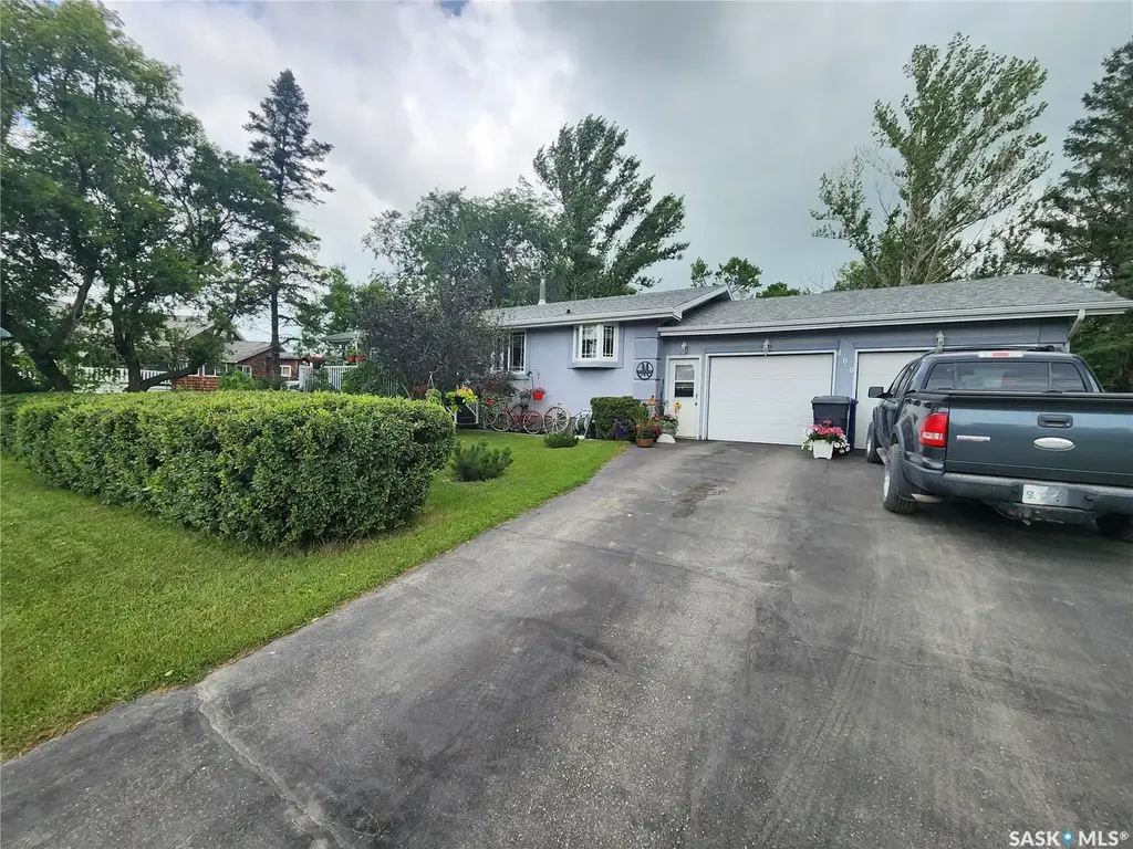 808 Assiniboia Avenue, Stoughton