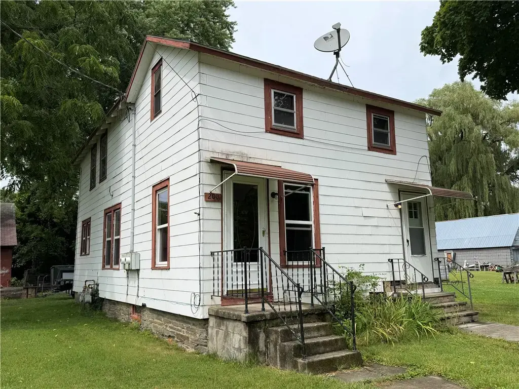 200 Walker Street, Montour