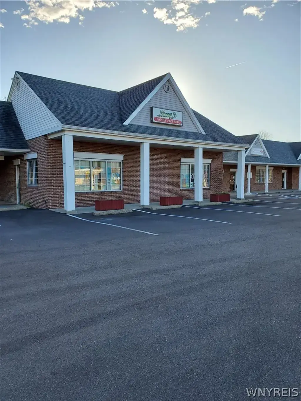 2351 Bowen Road, Elma