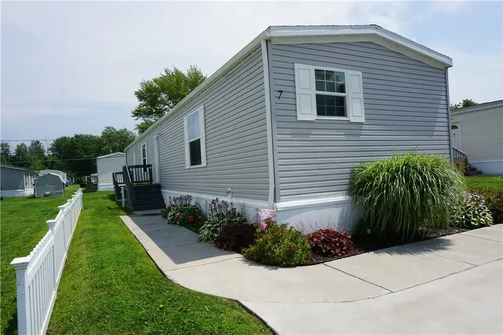 7 Farmingdale Drive, Hamlin