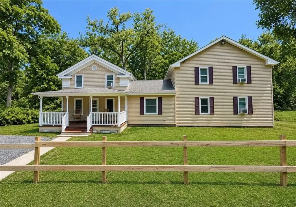 1300 Croton Road, Montour