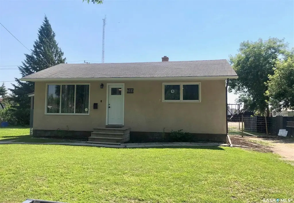 244 Northern Avenue, Canora