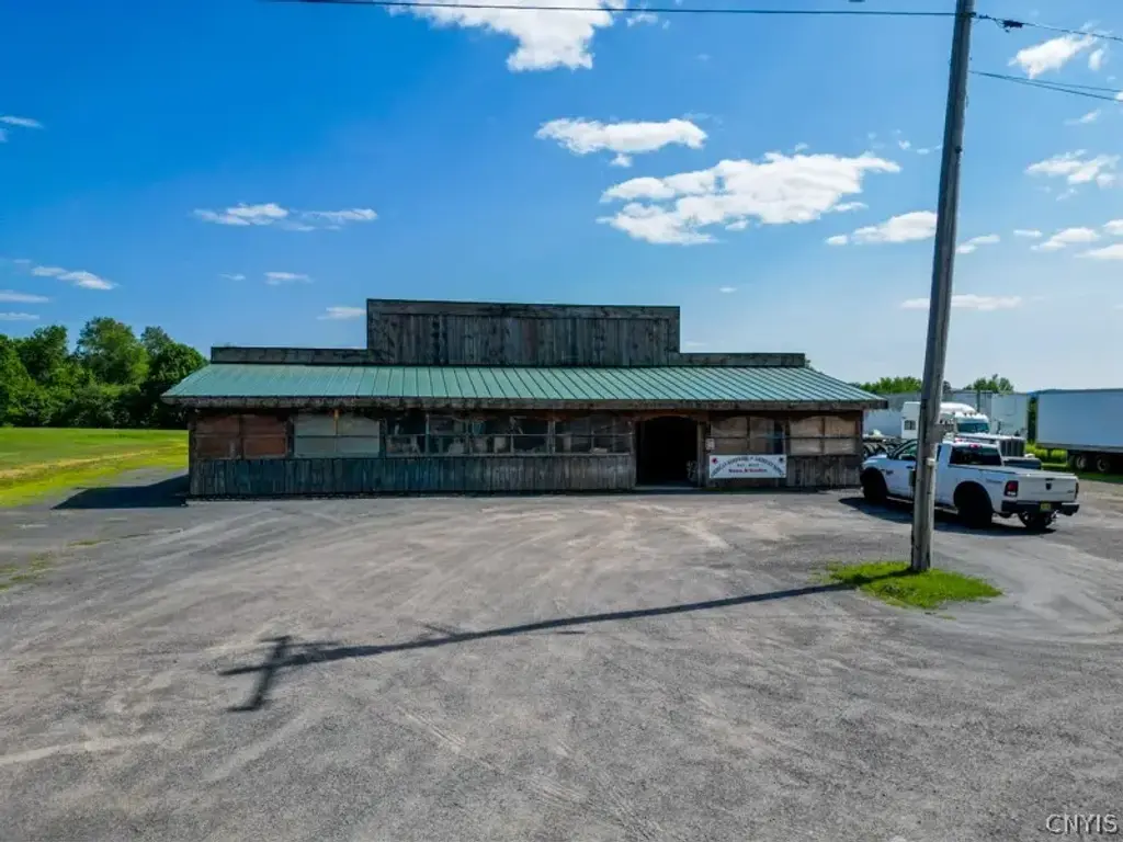880 Newport Gray Rd, Newport