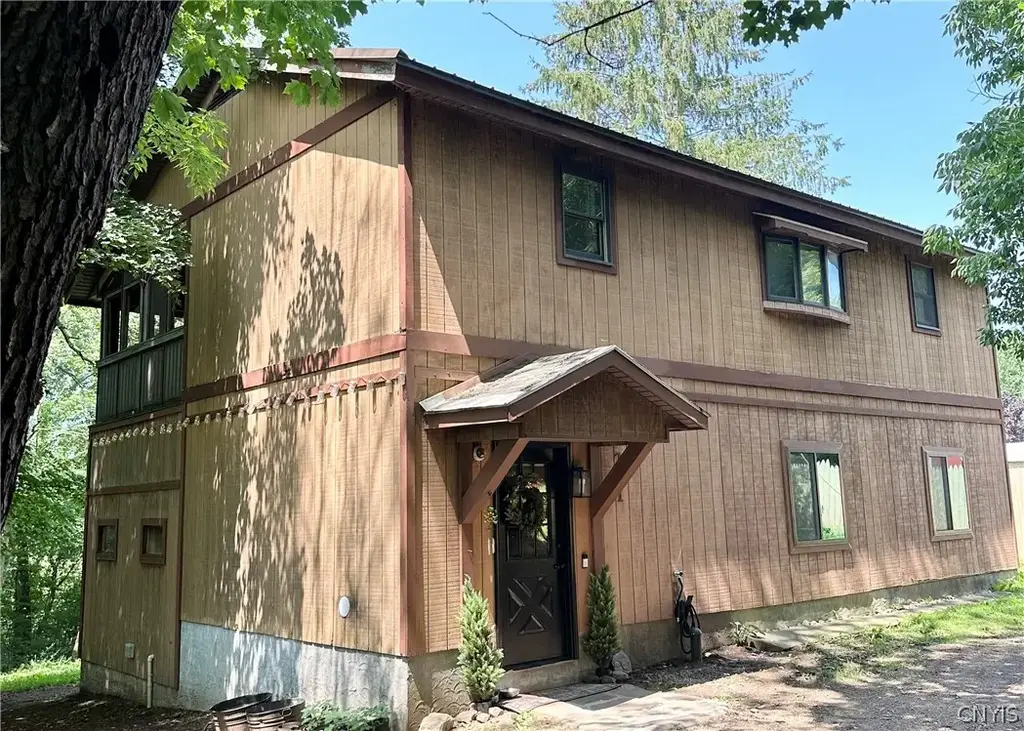 271 Ridge Road, Oswego