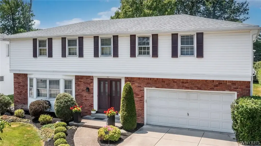 62 Heritage Road W, Amherst