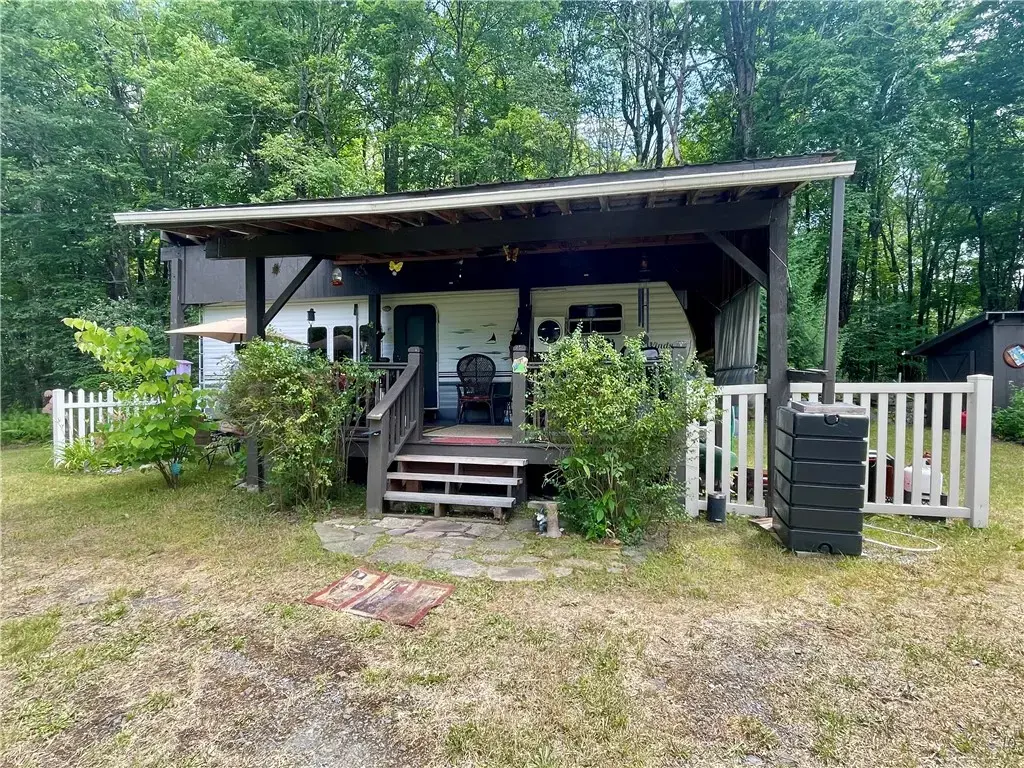 619 Town Line Road, German
