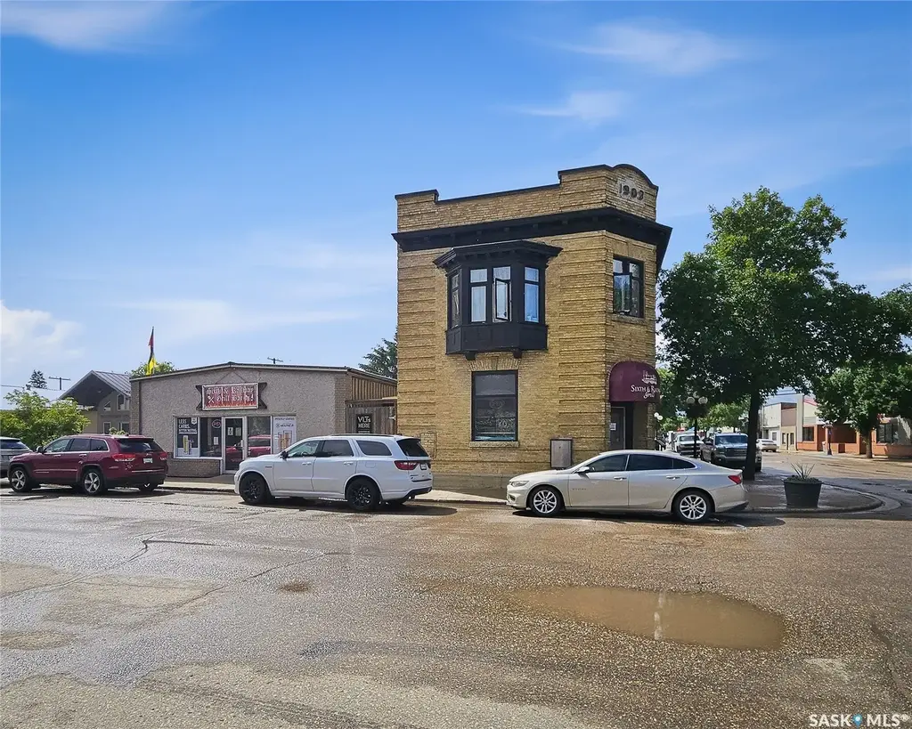 702 Railway Avenue, Rosthern