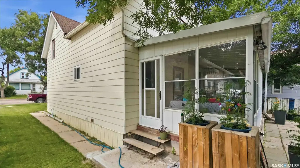 202 2nd Avenue E, Rosetown