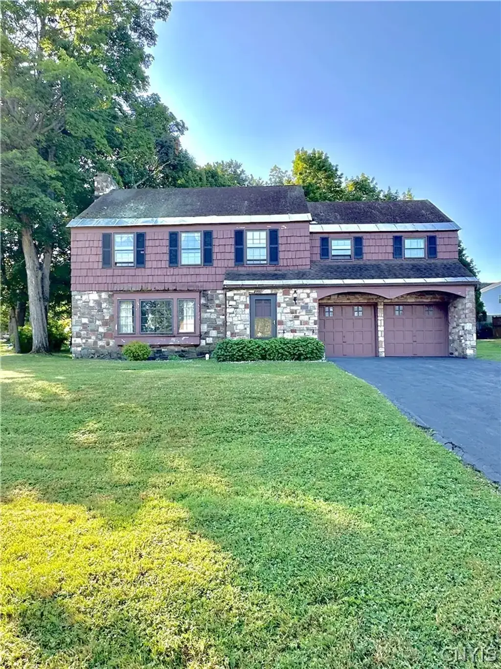 3 Windsor Terrace, New Hartford