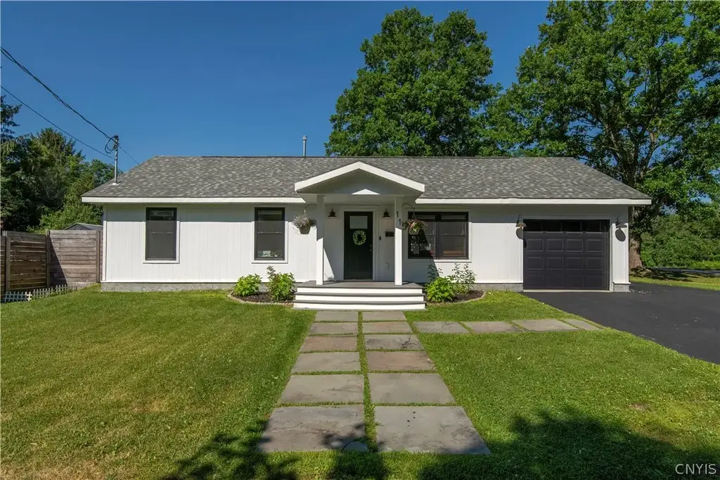 11 Ruth Avenue, New Hartford